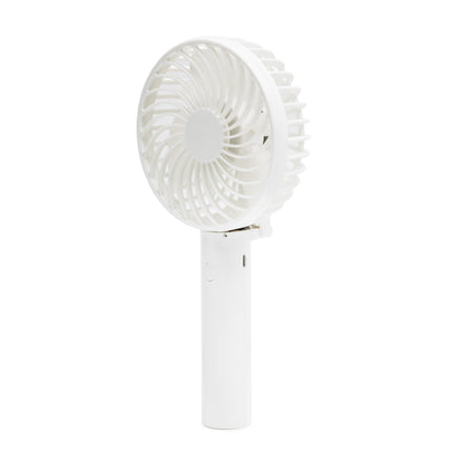 Rubicson bærbar ventilator, hvid, håndholdt med cirkulært gitter, cylindrisk håndtag og USB-C opladning.