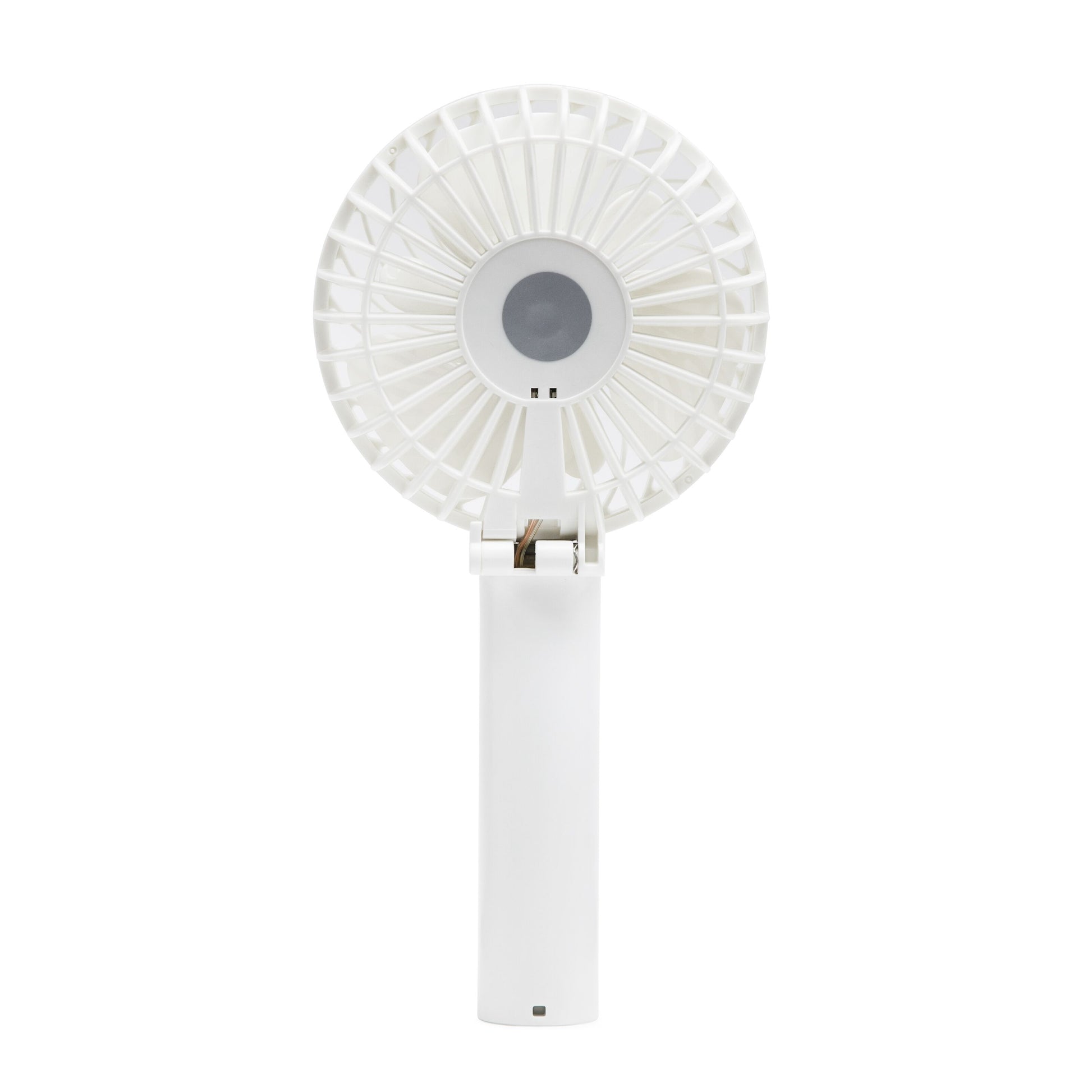 Bærbar ventilator, hvid, rundt gitter, cylindrisk håndtag, USB-C-opladning, genopladeligt batteri.