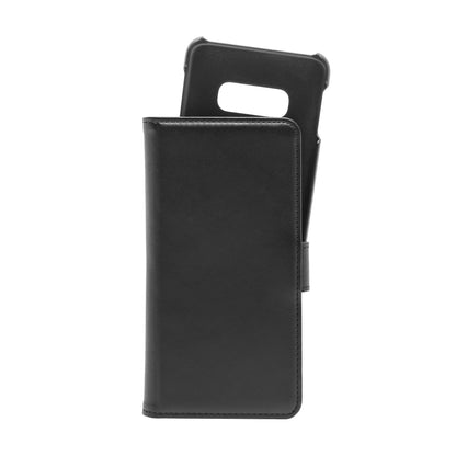 Sort læder mobilpung til Galaxy S10e med magnetisk lukning og indvendigt beskyttende cover, lad åbnet vises telefonholderen.