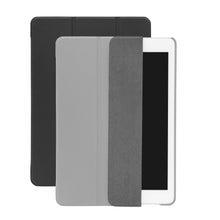 IPad 9,7'' med hvid ramme delvist dækket af gråt cover, sort Linocell tre-delt etui synligt bagved.