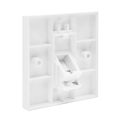 Keystone vægudtag vinklet, hvid plast med rektangulært centerhul og sidehuller, ses bagfra i vinkel.