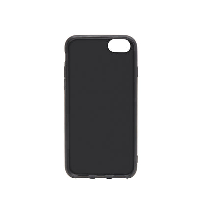 Second Skin 2.0 mobilcover sort til iPhone 6/7/8/SE (2020/2022) med synligt kamerahul, vises opretstående.