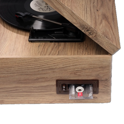 Denver MRD-180 Musikcenter sort, pladespiller med vinyl på drejeskiven og kassettebånd i slotten.