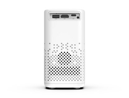 Denver PR-4700 bærbar projektor, 4K-opløsning, bagfra med ventilationshuller, USB-port, HDMI-port og DC-strømindgang.