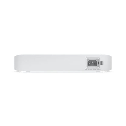 Ubiquiti Fully Managed 10-Port PoE Netværksswitch bagside med strømstik og lille knap til højre, resten er glat.