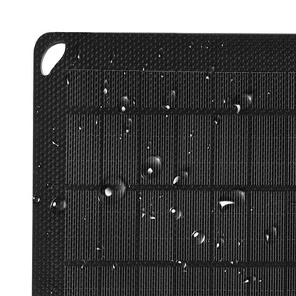 Denver SOP-10200 solpanel 20W sort, tekstureret overflade med vanddråber og afrundet udskæring øverst til venstre.